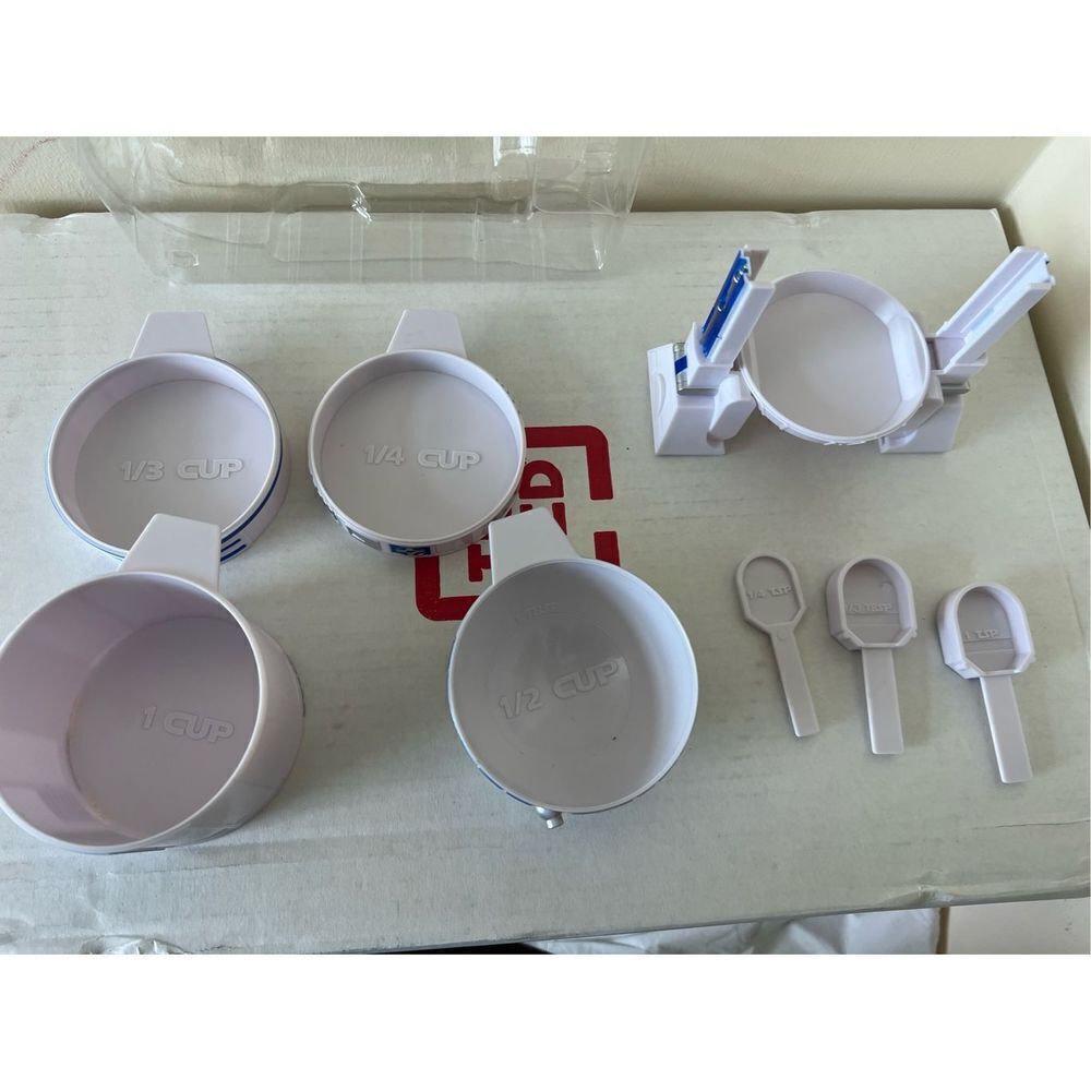 ThinkGeek Star Wars R2-D2 Measuring Cup Set Body Built from 4 Measuring Cups - Picture 13 of 13